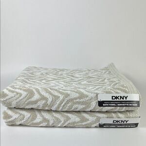DKNY Bath Towels Textured Beige and White Pattern Absorbent Cotton 2 Pc Set NEW